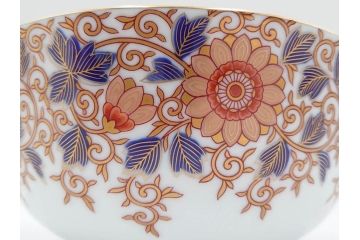 深川製磁　有田焼　染付　色絵　金彩　花唐草文　宮内庁御用達　約18cm　5.7寸　繊細な金彩と鮮やかな花柄が見事な菓子器(鉢、菓子皿、和皿、和食器、共箱付き、五寸七分)(R-084615)