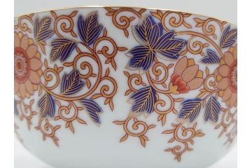 深川製磁　有田焼　染付　色絵　金彩　花唐草文　宮内庁御用達　約18cm　5.7寸　繊細な金彩と鮮やかな花柄が見事な菓子器(鉢、菓子皿、和皿、和食器、共箱付き、五寸七分)(R-084615)