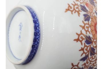 深川製磁　有田焼　染付　色絵　金彩　花唐草文　宮内庁御用達　約18cm　5.7寸　繊細な金彩と鮮やかな花柄が見事な菓子器(鉢、菓子皿、和皿、和食器、共箱付き、五寸七分)(R-084615)