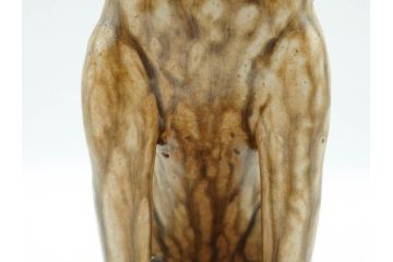 紫舟作　黄瀬戸釉　高さ 約24cm　威厳がありながらも愛嬌を感じさせる表情が魅力の高麗犬(記念品、狛犬、獅子、オブジェ、置物、ディスプレイ、陶磁器、共箱付)(R-084620)