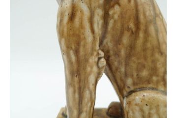 紫舟作　黄瀬戸釉　高さ 約24cm　威厳がありながらも愛嬌を感じさせる表情が魅力の高麗犬(記念品、狛犬、獅子、オブジェ、置物、ディスプレイ、陶磁器、共箱付)(R-084620)
