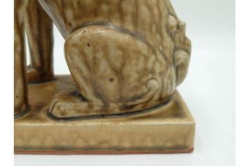 紫舟作　黄瀬戸釉　高さ 約24cm　威厳がありながらも愛嬌を感じさせる表情が魅力の高麗犬(記念品、狛犬、獅子、オブジェ、置物、ディスプレイ、陶磁器、共箱付)(R-084620)