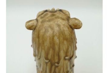 紫舟作　黄瀬戸釉　高さ 約24cm　威厳がありながらも愛嬌を感じさせる表情が魅力の高麗犬(記念品、狛犬、獅子、オブジェ、置物、ディスプレイ、陶磁器、共箱付)(R-084620)