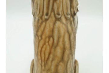 紫舟作　黄瀬戸釉　高さ 約24cm　威厳がありながらも愛嬌を感じさせる表情が魅力の高麗犬(記念品、狛犬、獅子、オブジェ、置物、ディスプレイ、陶磁器、共箱付)(R-084620)