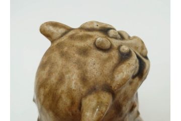 紫舟作　黄瀬戸釉　高さ 約24cm　威厳がありながらも愛嬌を感じさせる表情が魅力の高麗犬(記念品、狛犬、獅子、オブジェ、置物、ディスプレイ、陶磁器、共箱付)(R-084620)