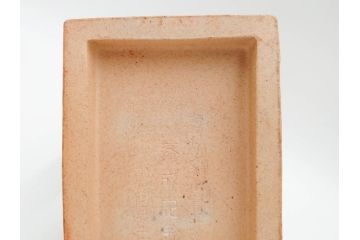 紫舟作　黄瀬戸釉　高さ 約24cm　威厳がありながらも愛嬌を感じさせる表情が魅力の高麗犬(記念品、狛犬、獅子、オブジェ、置物、ディスプレイ、陶磁器、共箱付)(R-084620)