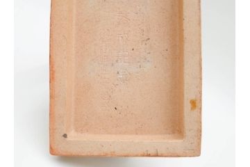 紫舟作　黄瀬戸釉　高さ 約24cm　威厳がありながらも愛嬌を感じさせる表情が魅力の高麗犬(記念品、狛犬、獅子、オブジェ、置物、ディスプレイ、陶磁器、共箱付)(R-084620)