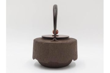 南部　尾垂型　銀象嵌提手　落ち着いた趣を感じる鉄瓶　(R-084622)