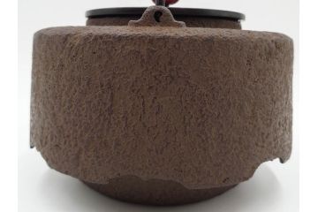 南部　尾垂型　銀象嵌提手　落ち着いた趣を感じる鉄瓶　(R-084622)