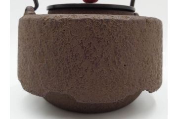 南部　尾垂型　銀象嵌提手　落ち着いた趣を感じる鉄瓶　(R-084622)