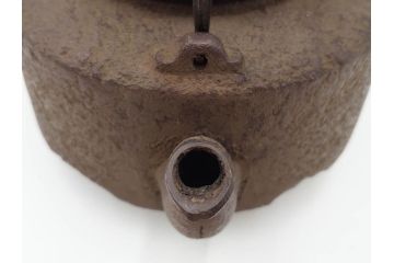 南部　尾垂型　銀象嵌提手　落ち着いた趣を感じる鉄瓶　(R-084622)