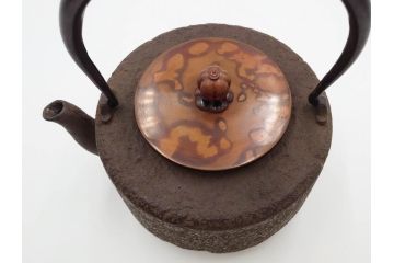 南部　尾垂型　銀象嵌提手　落ち着いた趣を感じる鉄瓶　(R-084622)