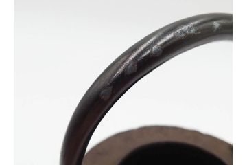 南部　尾垂型　銀象嵌提手　落ち着いた趣を感じる鉄瓶　(R-084622)