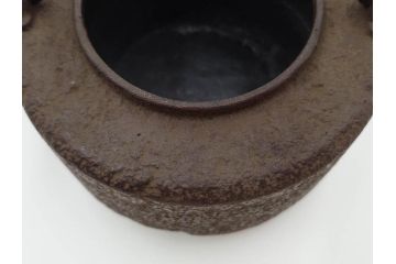 南部　尾垂型　銀象嵌提手　落ち着いた趣を感じる鉄瓶　(R-084622)