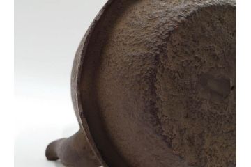 南部　尾垂型　銀象嵌提手　落ち着いた趣を感じる鉄瓶　(R-084622)