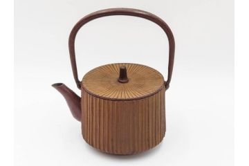 南部鉄器　伝統工芸士　現代の名工　佐藤勝久　利休型　蛇ノ目　伝統とモダンが融合した美しい佇まいの鉄瓶　(R-084623)