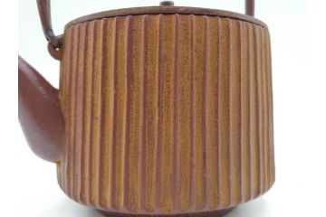 南部鉄器　伝統工芸士　現代の名工　佐藤勝久　利休型　蛇ノ目　伝統とモダンが融合した美しい佇まいの鉄瓶　(R-084623)