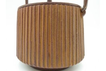 南部鉄器　伝統工芸士　現代の名工　佐藤勝久　利休型　蛇ノ目　伝統とモダンが融合した美しい佇まいの鉄瓶　(R-084623)