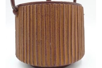 南部鉄器　伝統工芸士　現代の名工　佐藤勝久　利休型　蛇ノ目　伝統とモダンが融合した美しい佇まいの鉄瓶　(R-084623)