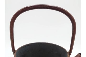 南部鉄器　伝統工芸士　現代の名工　佐藤勝久　利休型　蛇ノ目　伝統とモダンが融合した美しい佇まいの鉄瓶　(R-084623)