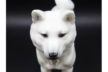 ノリタケ　NORITAKE　スタジオコレクション　秋田犬　高さ 約20cm　精悍な顔つきに惹かれるフィギュリン　(R-084626)