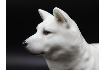 ノリタケ　NORITAKE　スタジオコレクション　秋田犬　高さ 約20cm　精悍な顔つきに惹かれるフィギュリン　(R-084626)