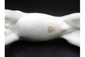 ノリタケ　NORITAKE　スタジオコレクション　秋田犬　高さ 約20cm　精悍な顔つきに惹かれるフィギュリン　(R-084626)