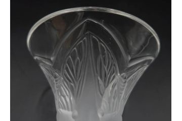 フランス　LALIQUE(ラリック)　シガール(CIGALES)　セミ　高さ 約10cm　繊細な輝きが空間に深みをもたらすフラワーベース　(R-084628)