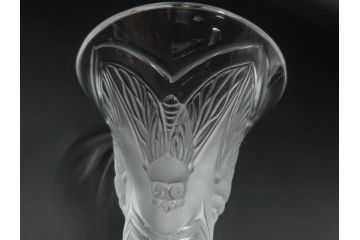 フランス　LALIQUE(ラリック)　シガール(CIGALES)　セミ　高さ 約10cm　繊細な輝きが空間に深みをもたらすフラワーベース　(R-084628)