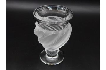 フランス　LALIQUE(ラリック)　エルムノンヴィル(ERMENOVILLE)　高さ 約15cm　光を柔らかく反射し空間に洗練された雰囲気を演出するフラワーベース　(R-084629)