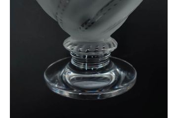 フランス　LALIQUE(ラリック)　エルムノンヴィル(ERMENOVILLE)　高さ 約15cm　光を柔らかく反射し空間に洗練された雰囲気を演出するフラワーベース　(R-084629)