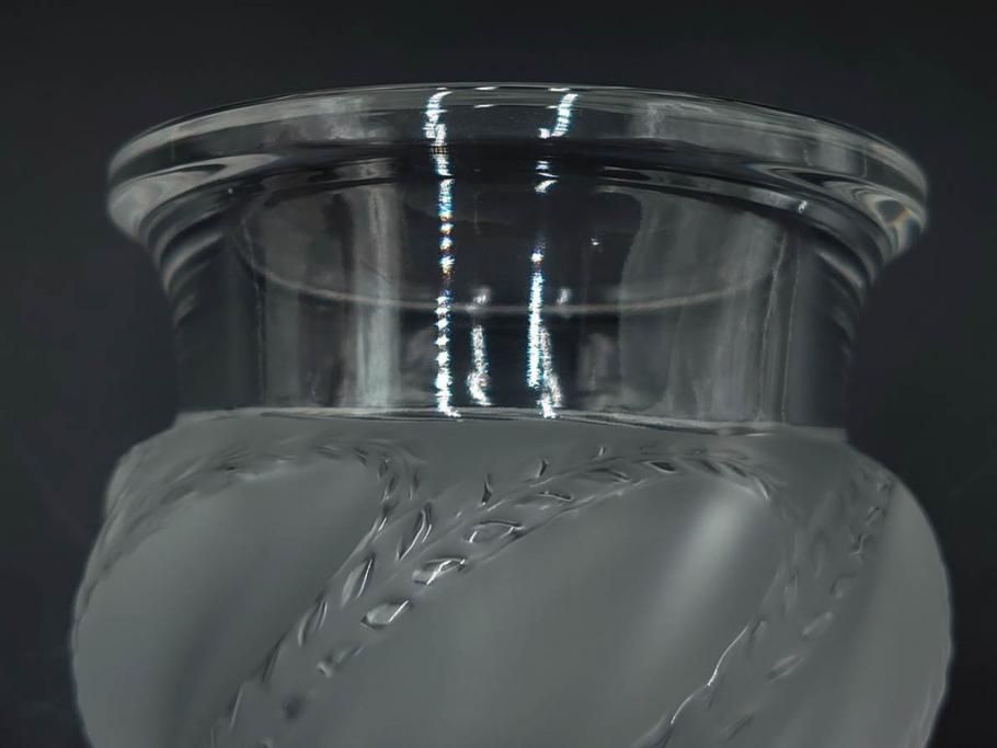 フランス　LALIQUE(ラリック)　エルムノンヴィル(ERMENOVILLE)　高さ 約15cm　光を柔らかく反射し空間に洗練された雰囲気を演出するフラワーベース　(R-084629)