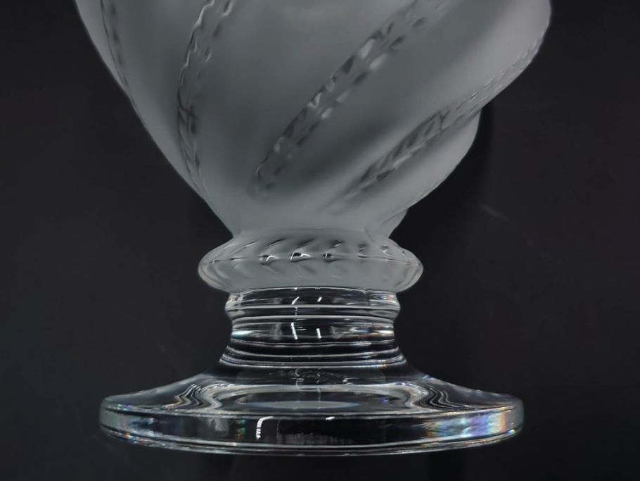 フランス　LALIQUE(ラリック)　エルムノンヴィル(ERMENOVILLE)　高さ 約15cm　光を柔らかく反射し空間に洗練された雰囲気を演出するフラワーベース　(R-084629)