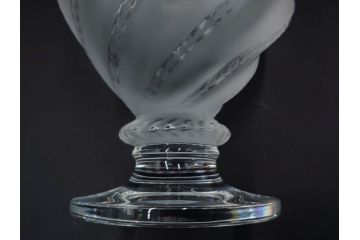 フランス　LALIQUE(ラリック)　エルムノンヴィル(ERMENOVILLE)　高さ 約15cm　光を柔らかく反射し空間に洗練された雰囲気を演出するフラワーベース　(R-084629)