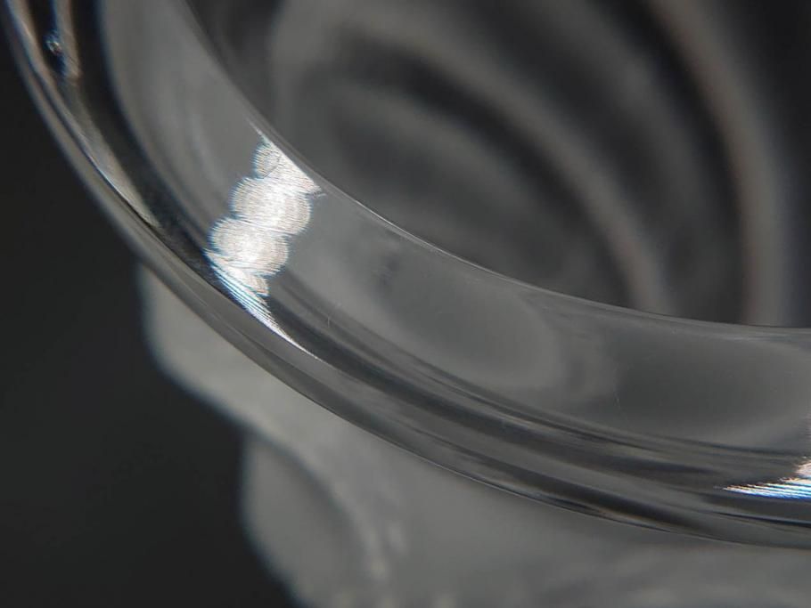 フランス　LALIQUE(ラリック)　エルムノンヴィル(ERMENOVILLE)　高さ 約15cm　光を柔らかく反射し空間に洗練された雰囲気を演出するフラワーベース　(R-084629)