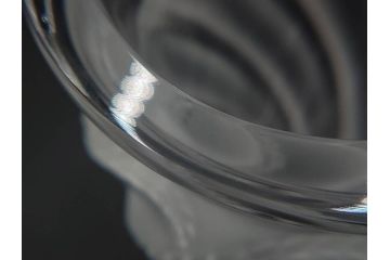 フランス　LALIQUE(ラリック)　エルムノンヴィル(ERMENOVILLE)　高さ 約15cm　光を柔らかく反射し空間に洗練された雰囲気を演出するフラワーベース　(R-084629)