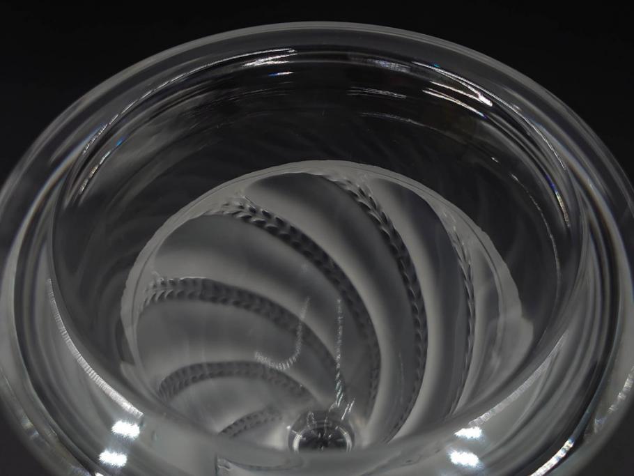 フランス　LALIQUE(ラリック)　エルムノンヴィル(ERMENOVILLE)　高さ 約15cm　光を柔らかく反射し空間に洗練された雰囲気を演出するフラワーベース　(R-084629)