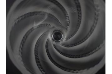 フランス　LALIQUE(ラリック)　エルムノンヴィル(ERMENOVILLE)　高さ 約15cm　光を柔らかく反射し空間に洗練された雰囲気を演出するフラワーベース　(R-084629)