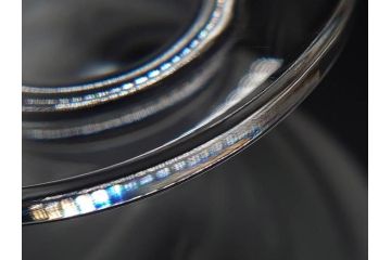 フランス　LALIQUE(ラリック)　エルムノンヴィル(ERMENOVILLE)　高さ 約15cm　光を柔らかく反射し空間に洗練された雰囲気を演出するフラワーベース　(R-084629)