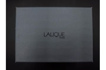 フランス　LALIQUE(ラリック)　エルムノンヴィル(ERMENOVILLE)　高さ 約15cm　光を柔らかく反射し空間に洗練された雰囲気を演出するフラワーベース　(R-084629)