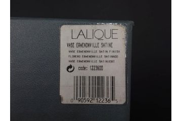 フランス　LALIQUE(ラリック)　エルムノンヴィル(ERMENOVILLE)　高さ 約15cm　光を柔らかく反射し空間に洗練された雰囲気を演出するフラワーベース　(R-084629)