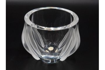 フランス　LALIQUE(ラリック)　チューリップ(TULIPES)　花びらを思わせる優雅な曲線が美しいフラワーベース　(R-084630)