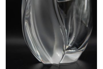 フランス　LALIQUE(ラリック)　チューリップ(TULIPES)　花びらを思わせる優雅な曲線が美しいフラワーベース　(R-084630)