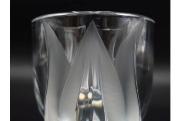 フランス　LALIQUE(ラリック)　チューリップ(TULIPES)　花びらを思わせる優雅な曲線が美しいフラワーベース　(R-084630)