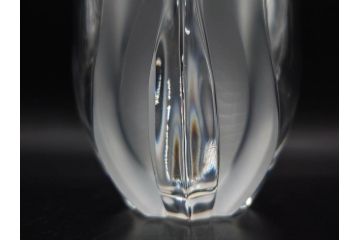 フランス　LALIQUE(ラリック)　チューリップ(TULIPES)　花びらを思わせる優雅な曲線が美しいフラワーベース　(R-084630)