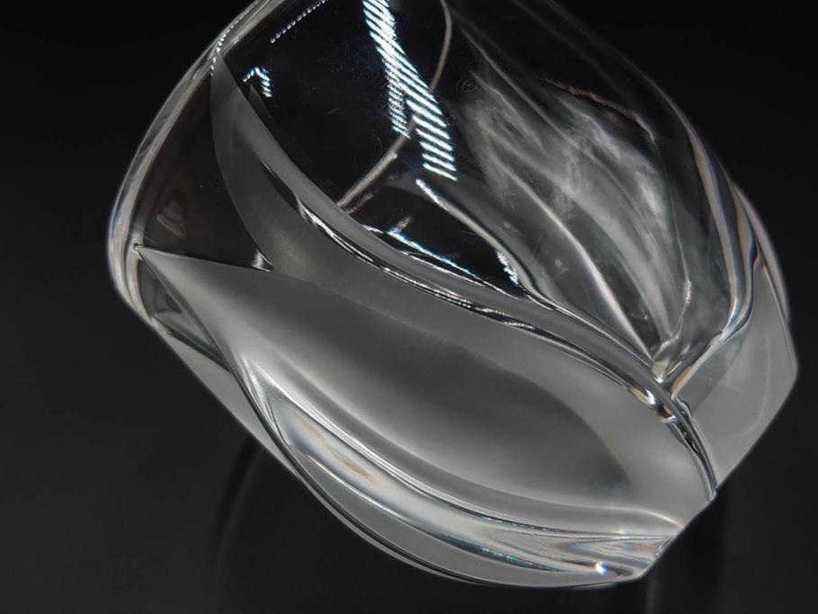 フランス　LALIQUE(ラリック)　チューリップ(TULIPES)　花びらを思わせる優雅な曲線が美しいフラワーベース　(R-084630)