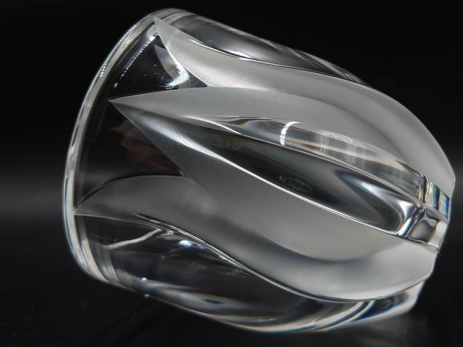フランス　LALIQUE(ラリック)　チューリップ(TULIPES)　花びらを思わせる優雅な曲線が美しいフラワーベース　(R-084630)