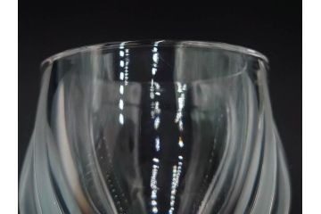 フランス　LALIQUE(ラリック)　チューリップ(TULIPES)　花びらを思わせる優雅な曲線が美しいフラワーベース　(R-084630)