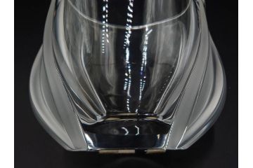 フランス　LALIQUE(ラリック)　チューリップ(TULIPES)　花びらを思わせる優雅な曲線が美しいフラワーベース　(R-084630)