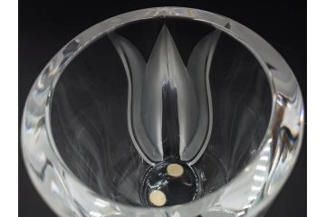 フランス　LALIQUE(ラリック)　チューリップ(TULIPES)　花びらを思わせる優雅な曲線が美しいフラワーベース　(R-084630)